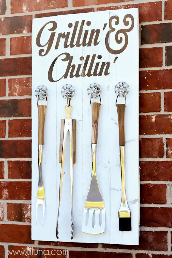 Grill set holder