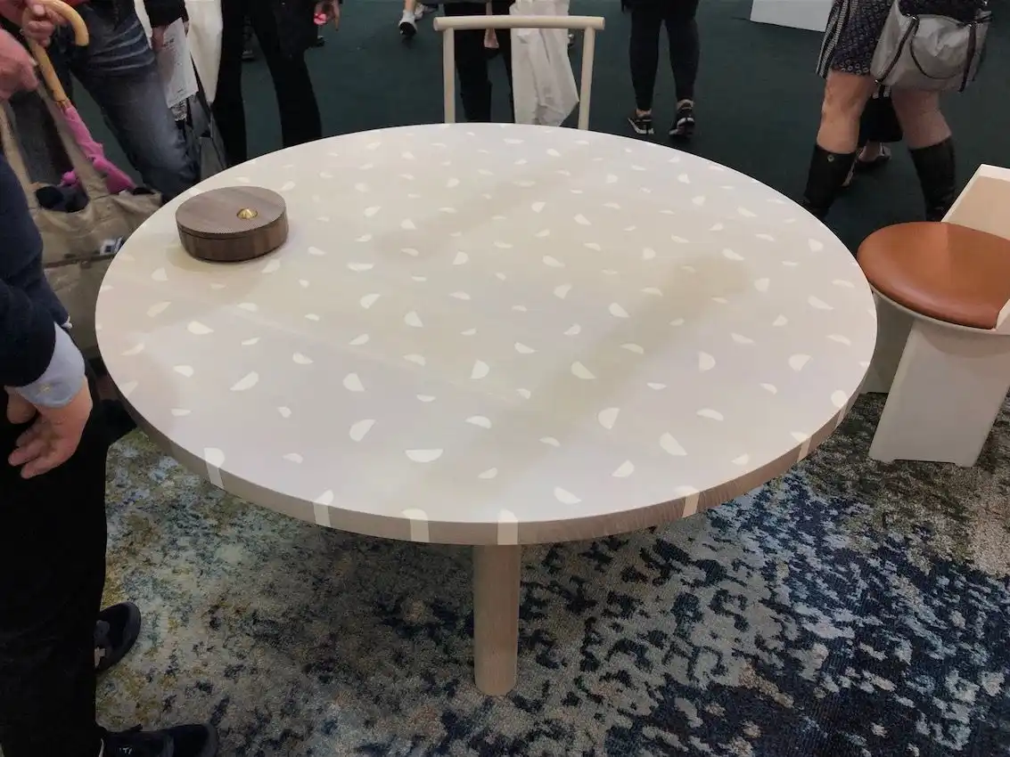 The use of resin in this table adds to its quiet appeal.