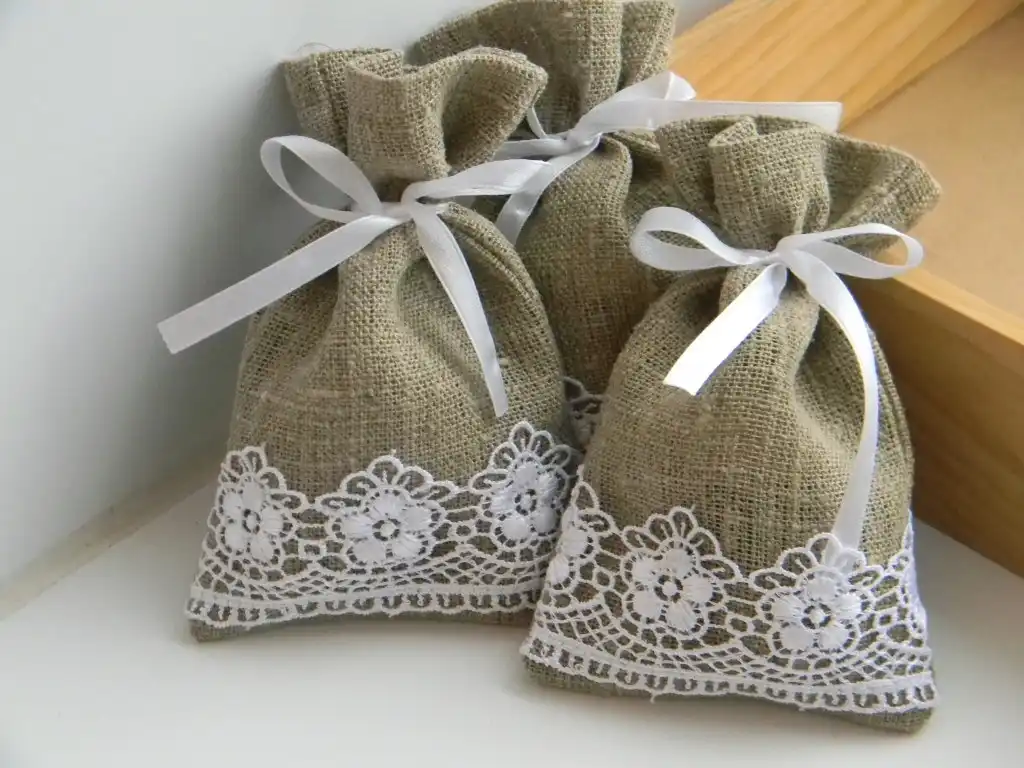 Cute burlap satchels with lace decorations