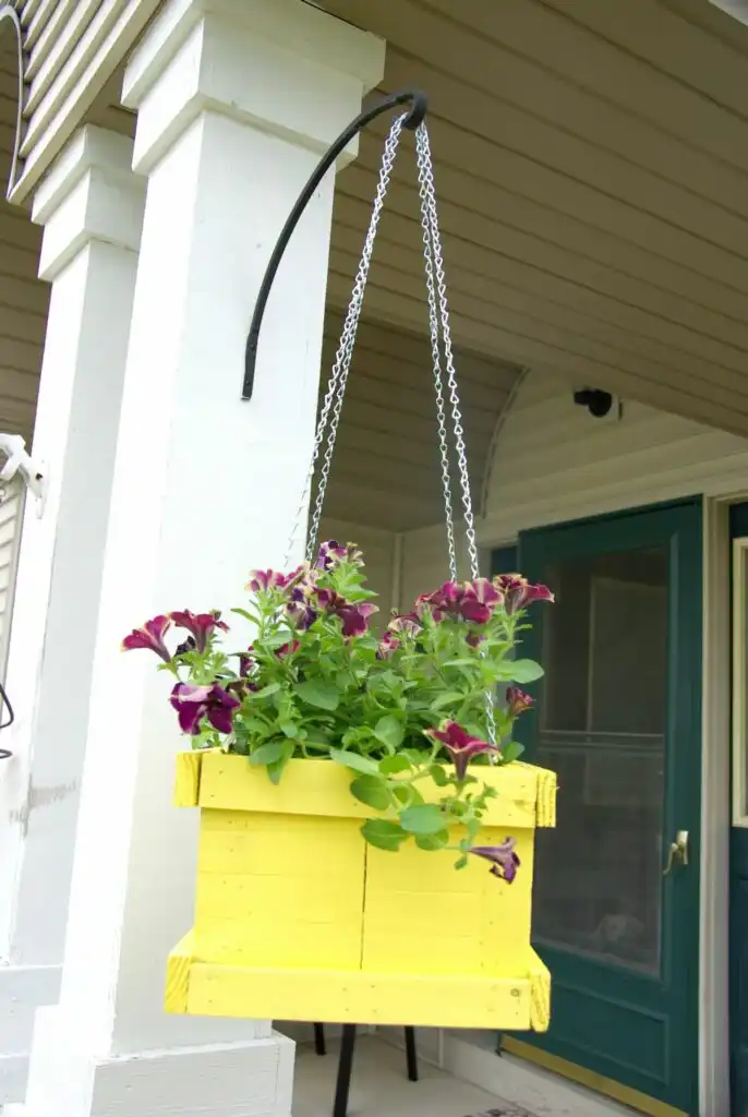 Hanging Pallet Planter 686x1024