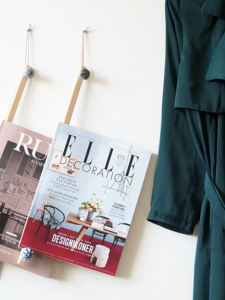 Hanging wall magazine