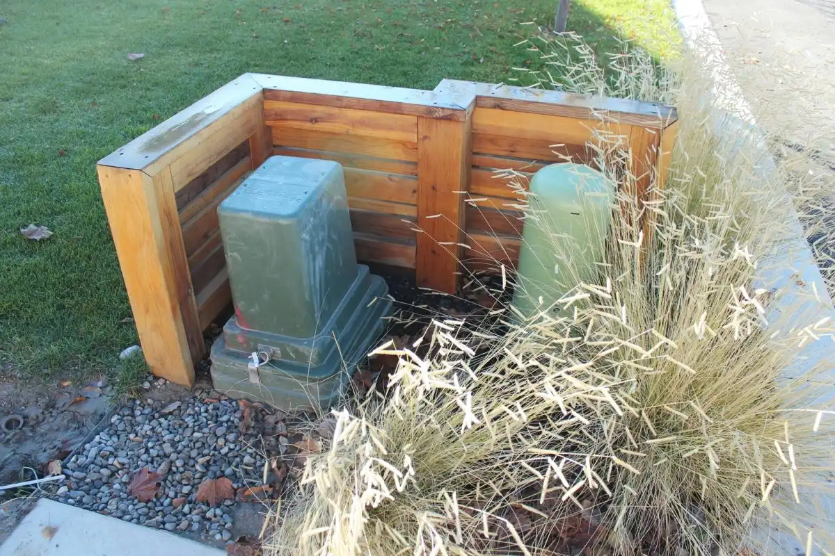 Hide with a small fence