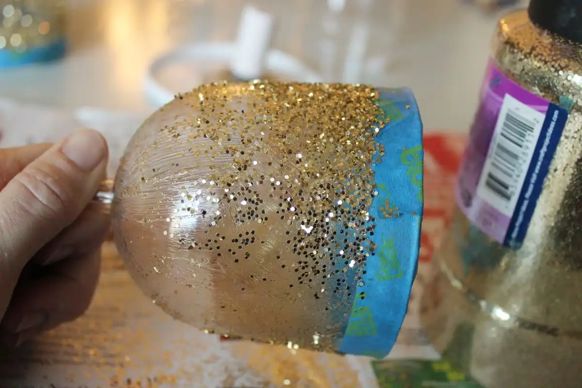Hold the stump of your glass