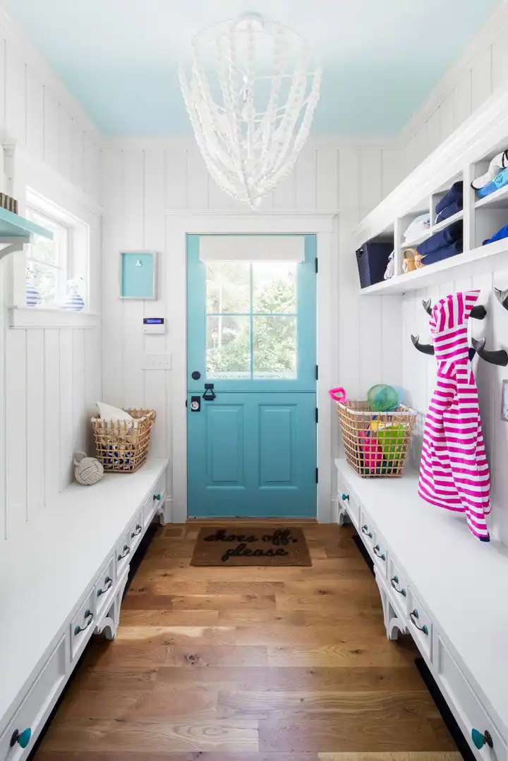 Home design with turquouise door at the mudroom