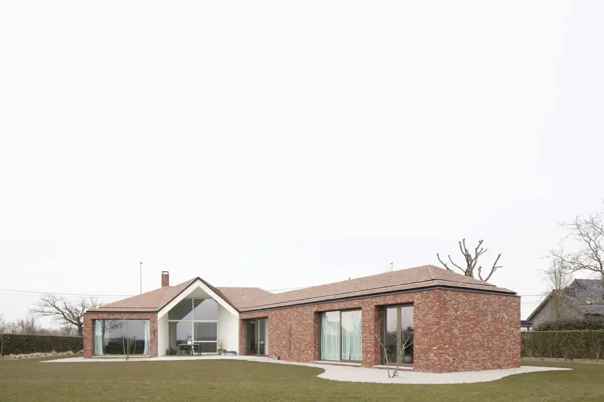 House TIL Belgium by WE-S architecten - brick facade