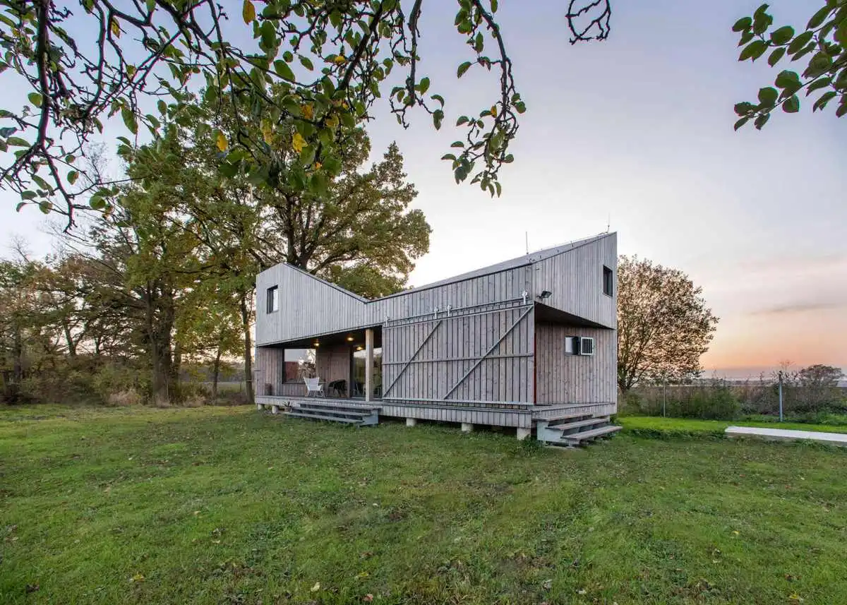House Zilvar and its angular design