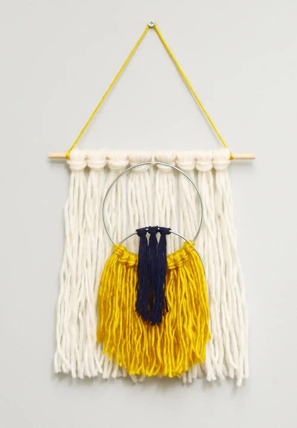 How To Make Yarn Tassels – Easy Wall Hanging