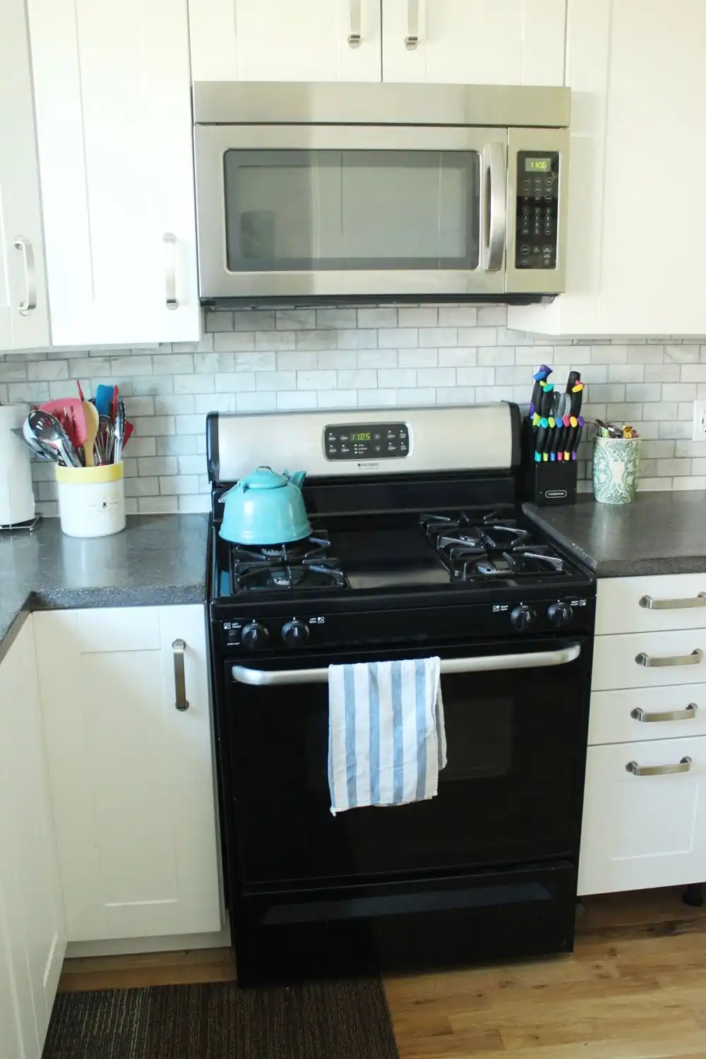 How to Decorate Kitchen - Country