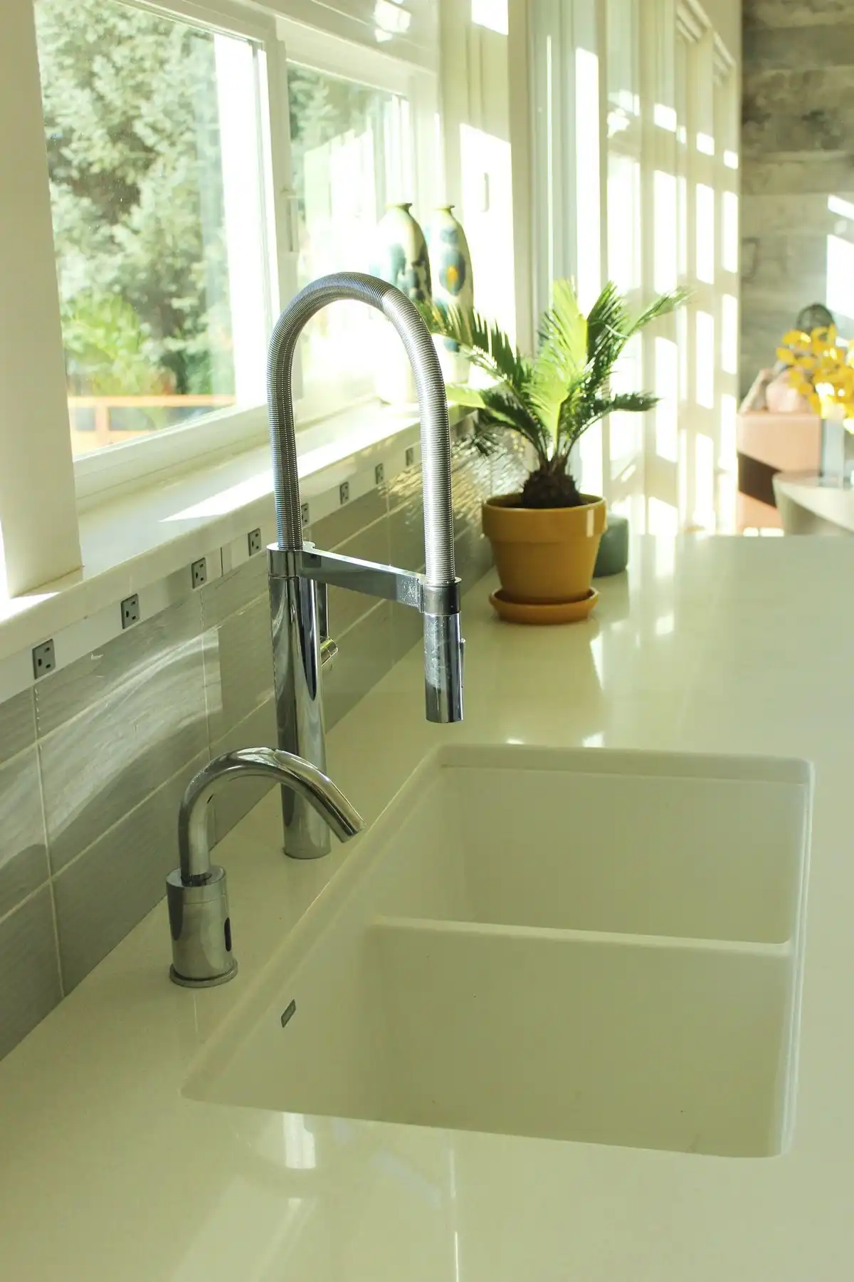 How to Decorate Kitchen Deep Sink