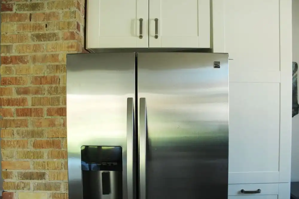 How to Decorate Kitchen - exposed brick wall