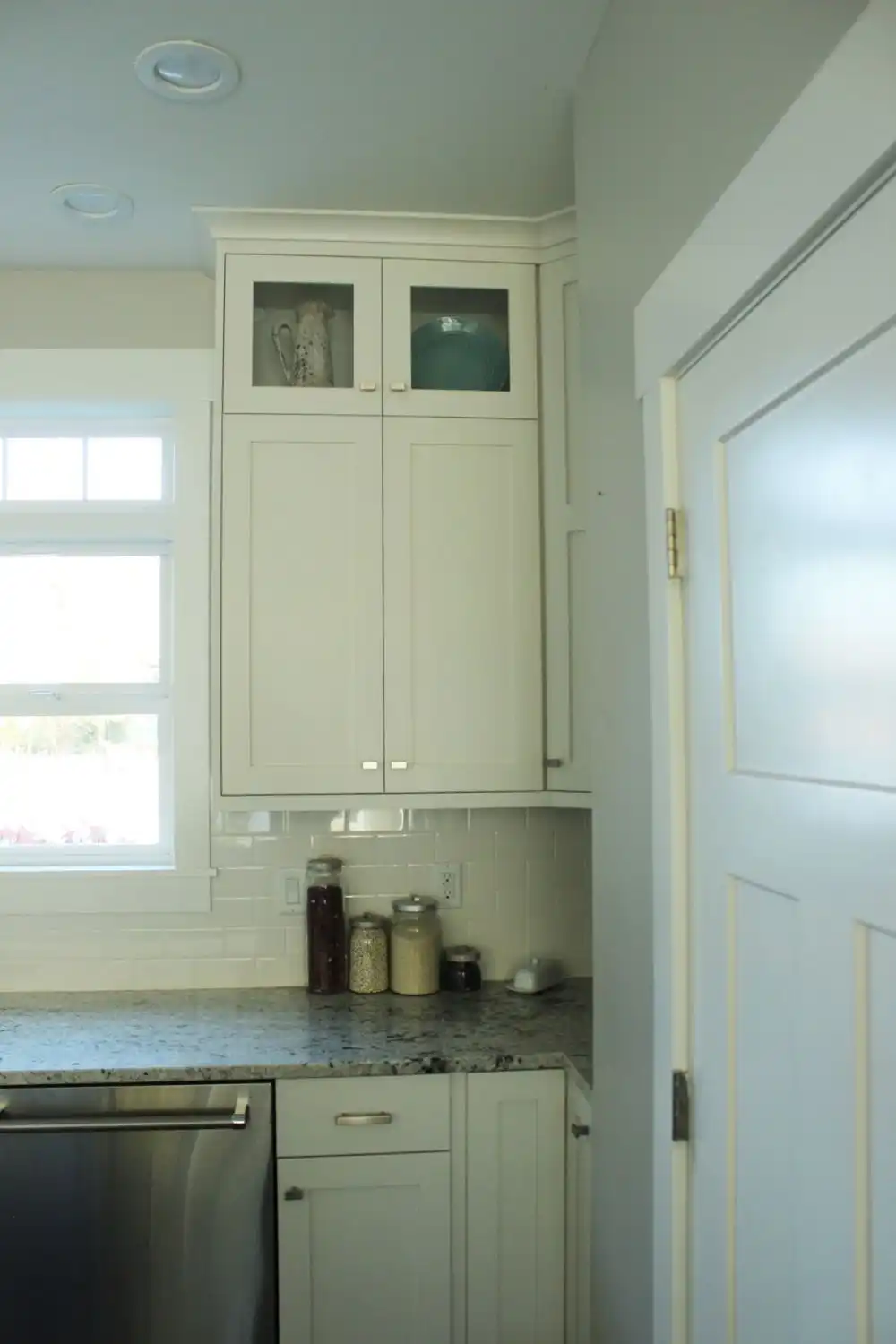 How to Decorate Kitchen - few jars