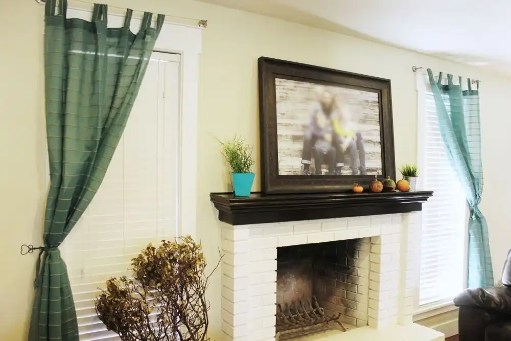 How to Decorate Living Room - symmetrical