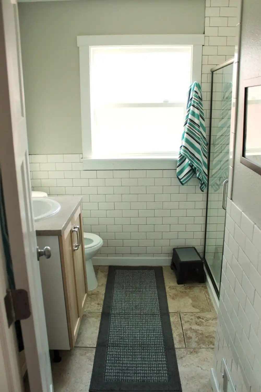 How to Decorate a Tiny Cottage Bathroom