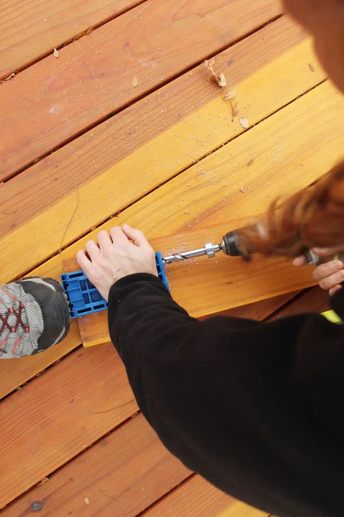 How to Install Modern Pergola Rafters Without Brackets - jig against board