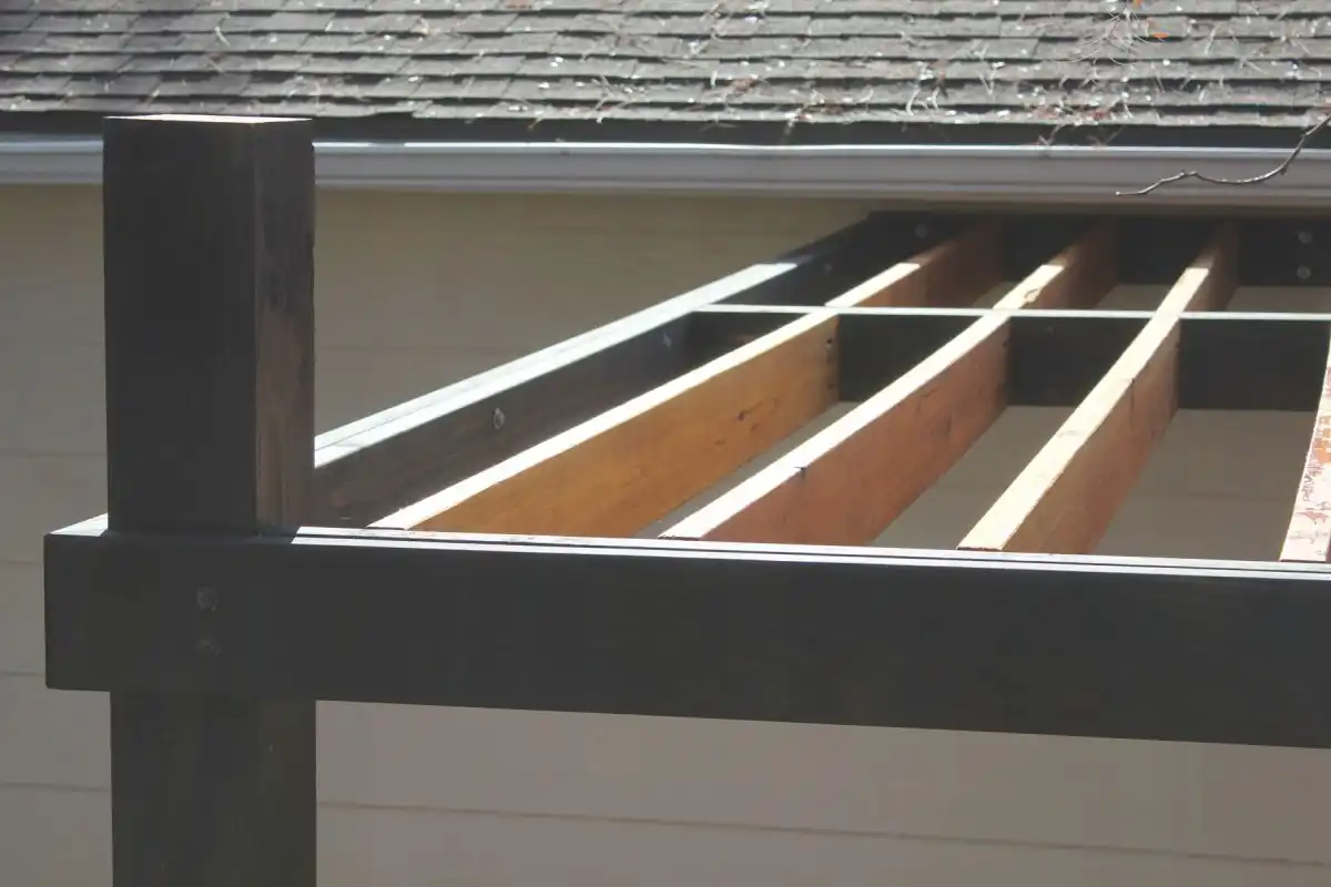 How to Install Modern Pergola Rafters Without Brackets - alignment