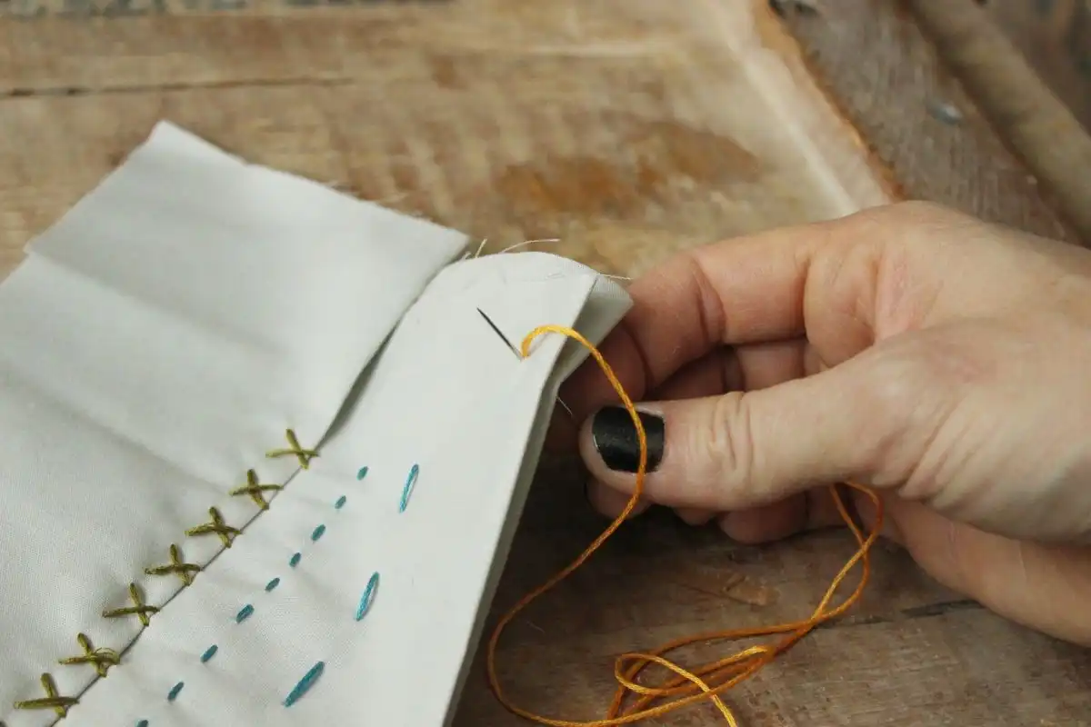 How to Sew - get the blanket stitch started