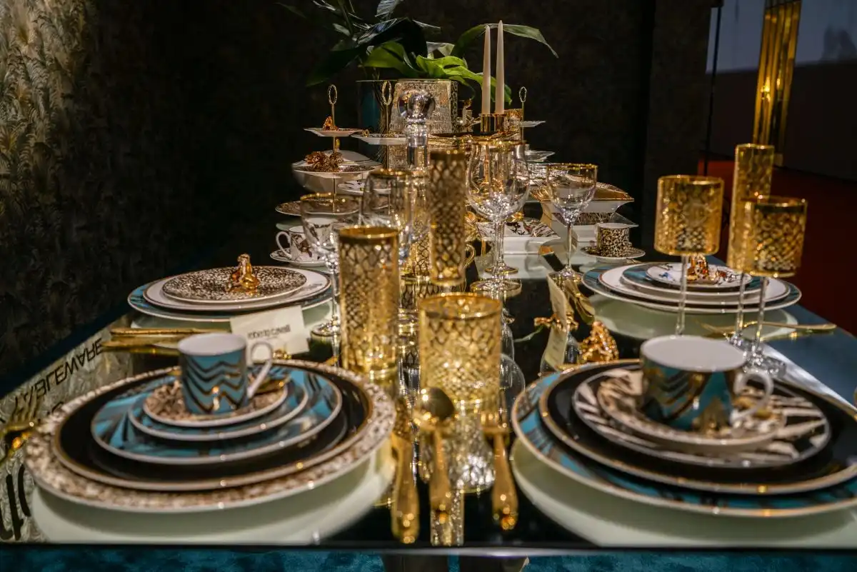 How to arrange a table with an opulent feel