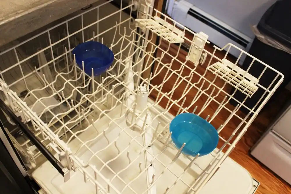 How to clean a dishwasher