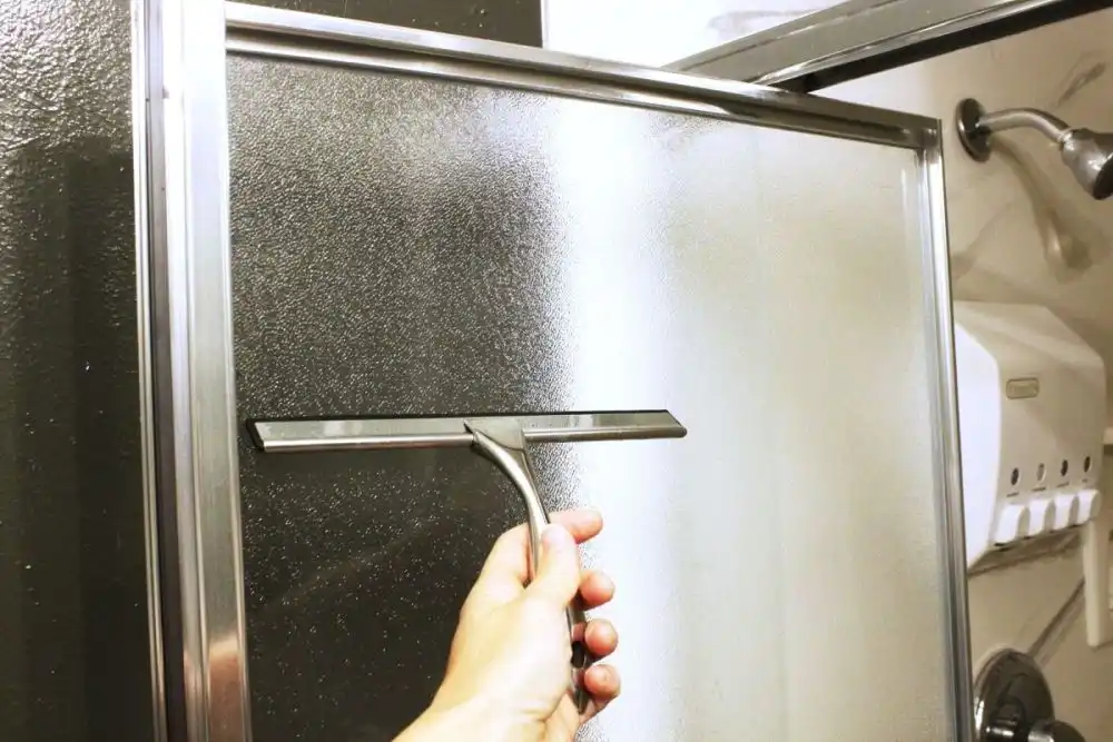 How to clean the shower guide
