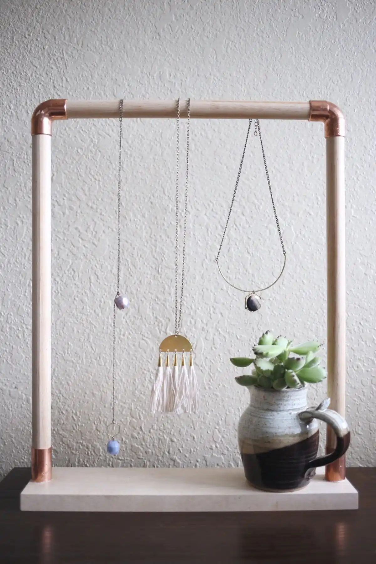 How to make a pipe jewelry holder