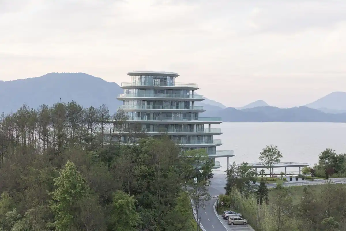 Huangshan Mountain Village by MAD Architects - glass balustrade