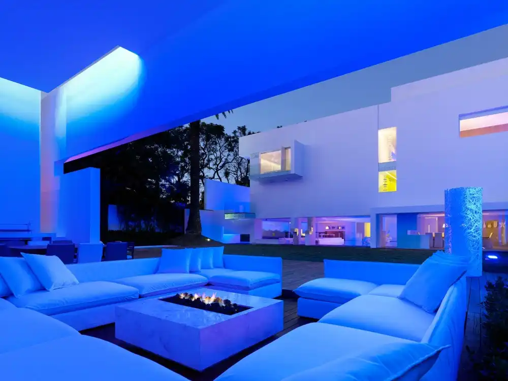 Indoor-outdoor fireplace