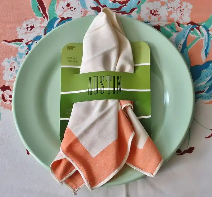 Invitation place cards for housewarming party