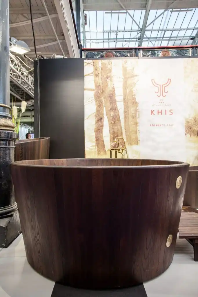 How To Change Your Bathroom Decor With A Wooden Bathtub