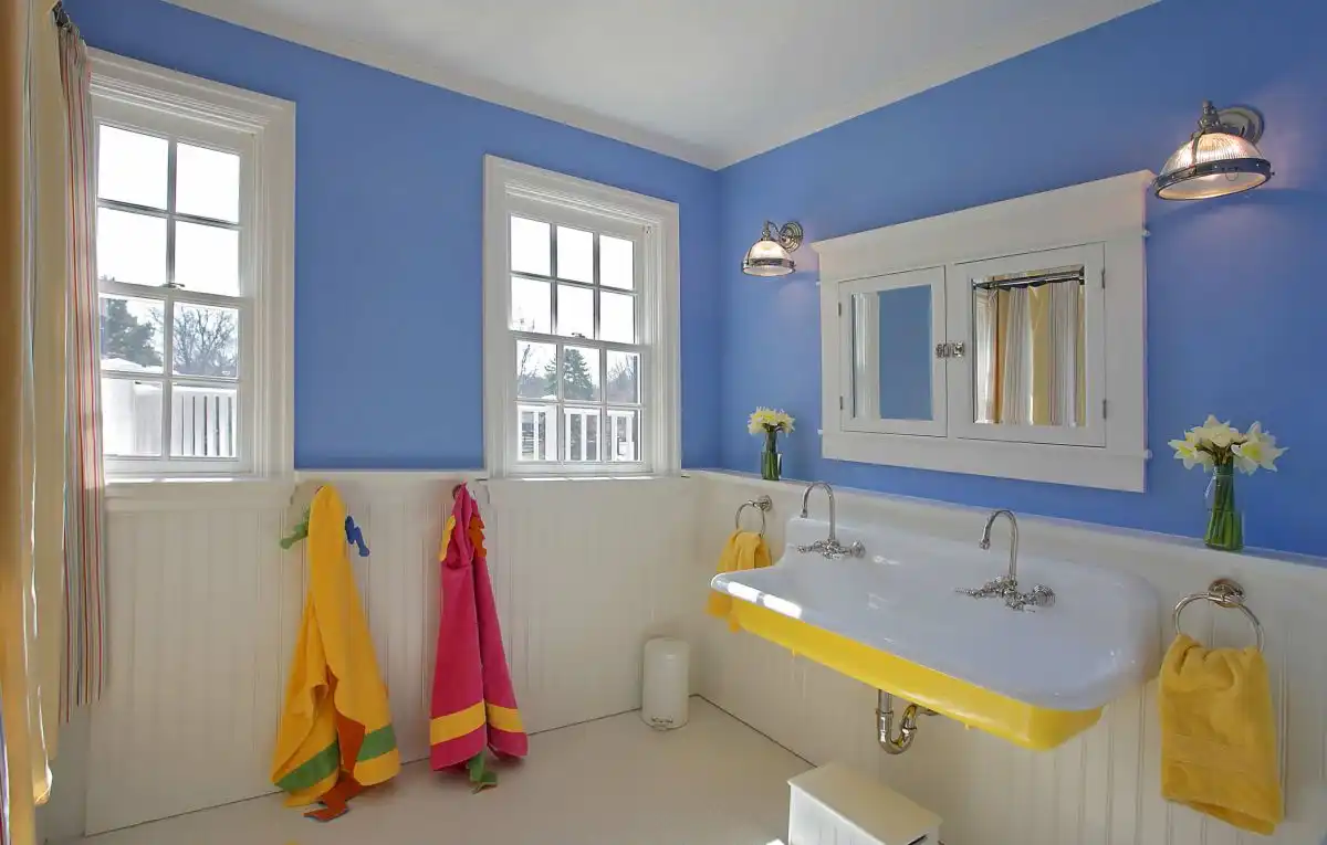 Kids friendly bathroom towel coat