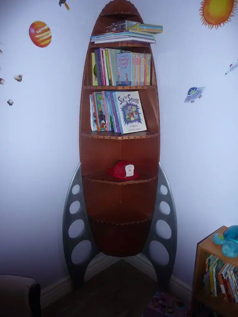 Kids rocket corner shelf