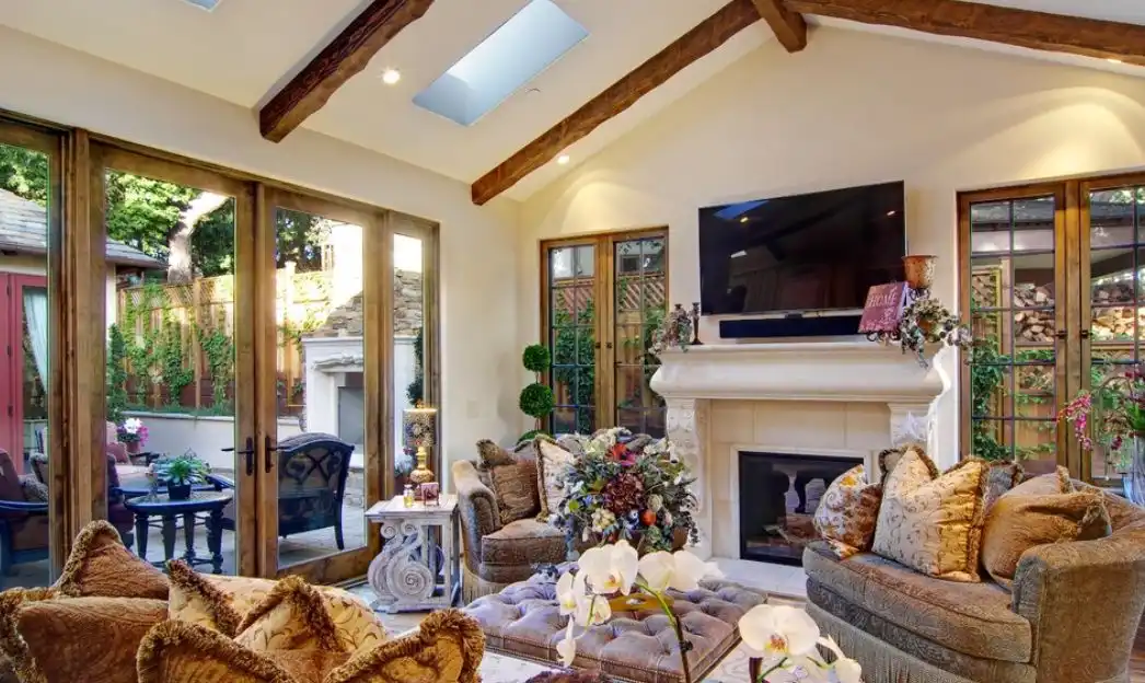 Kind of family living room we love