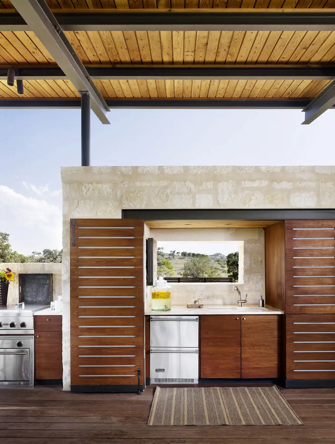 Kitchen around the pool with sink