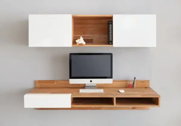 Wall unit with cabinets on