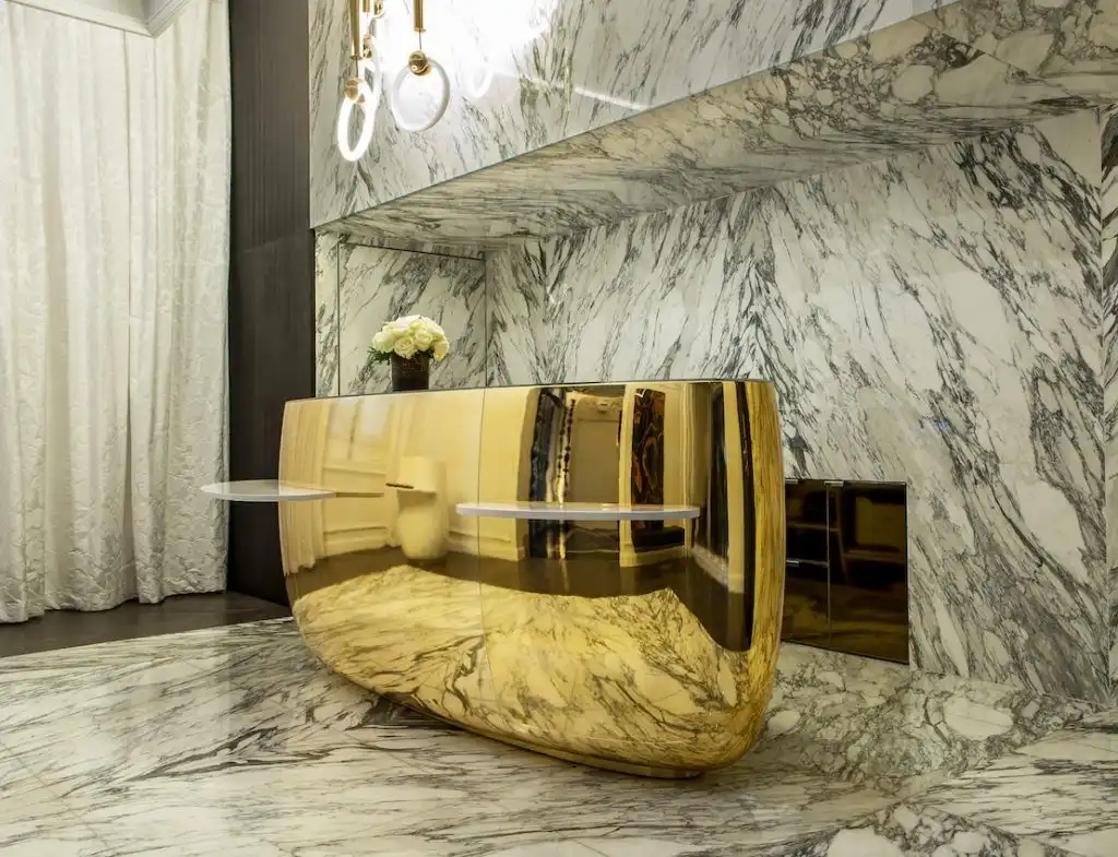 La Clef Cozy Paris Hotel - marble and gold for desk front