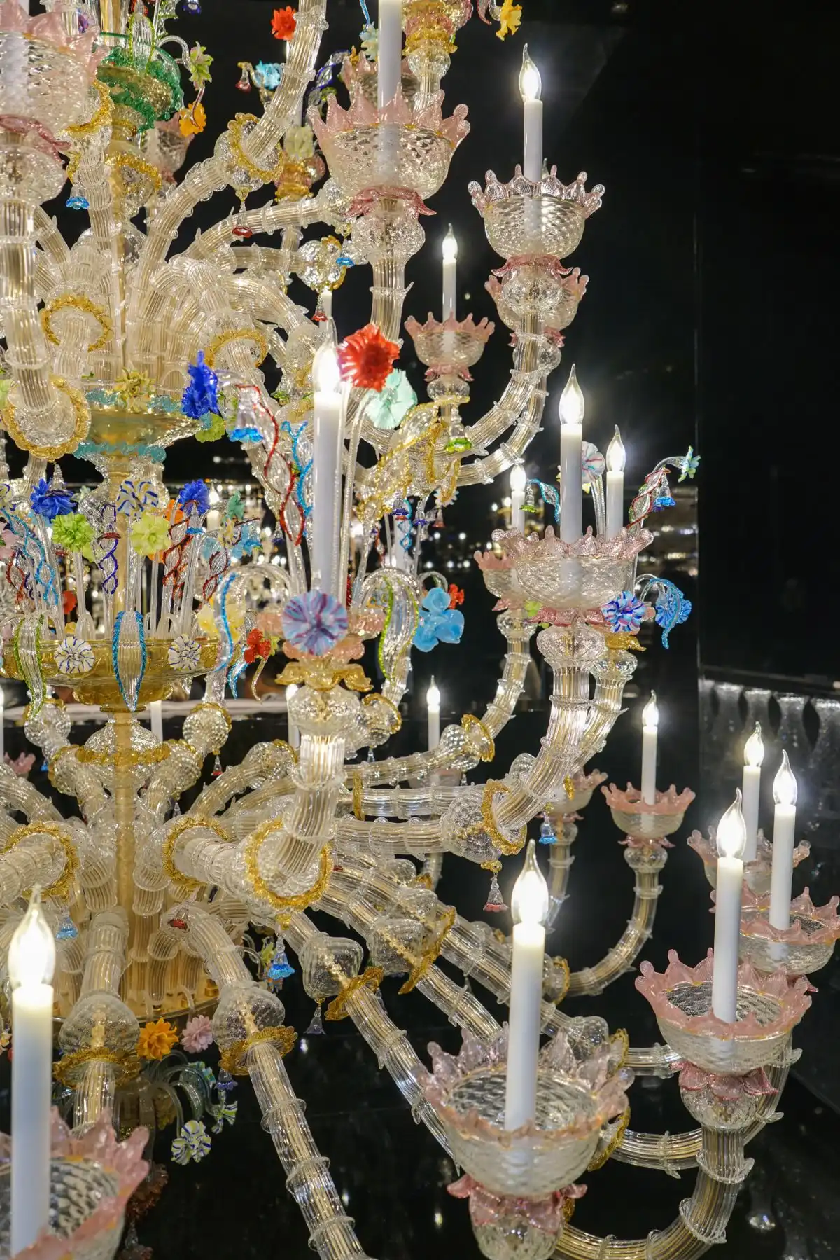 Large chrystal chandelier design