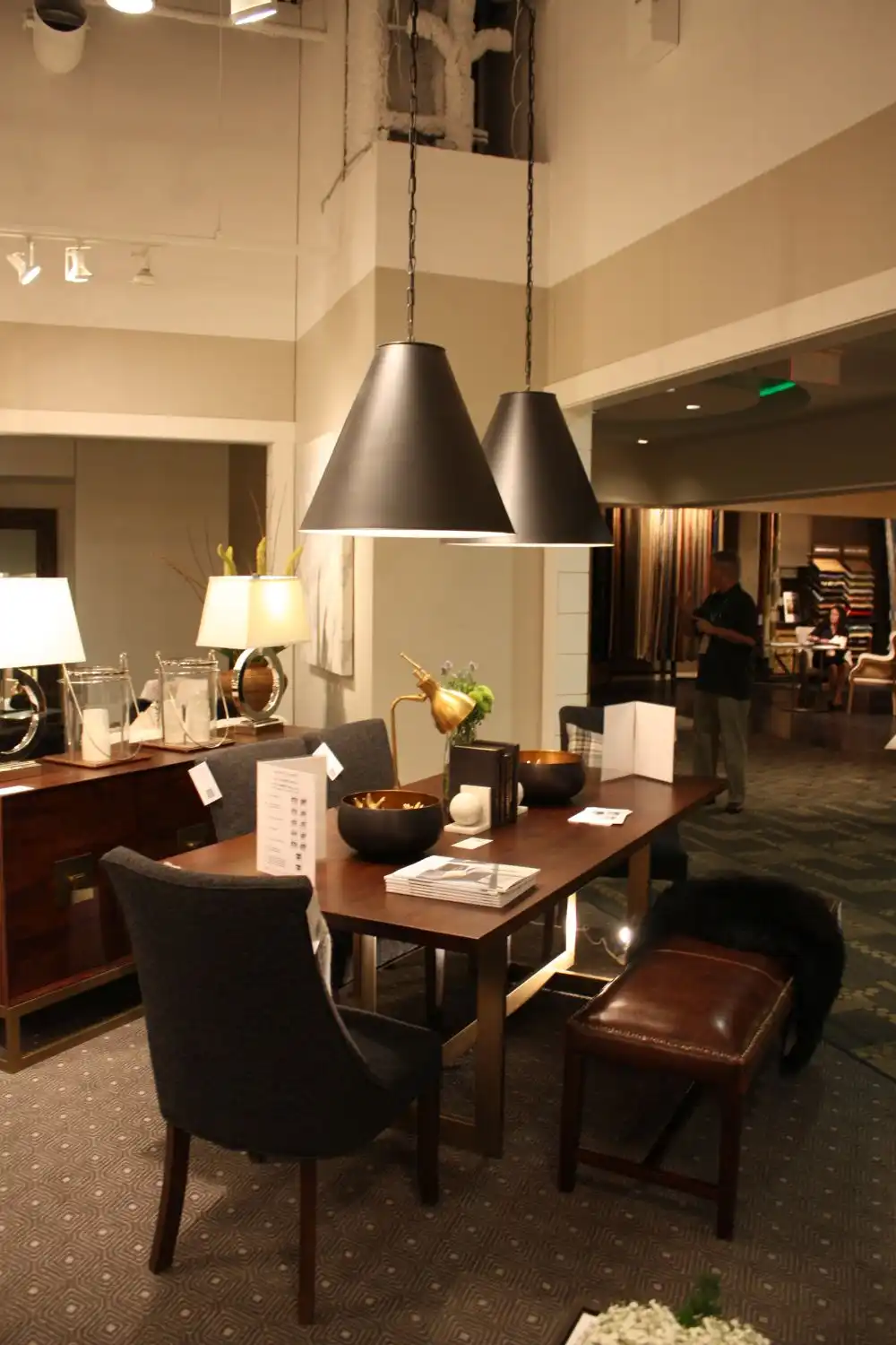 Large pendant lights and black bowls on centerpiece
