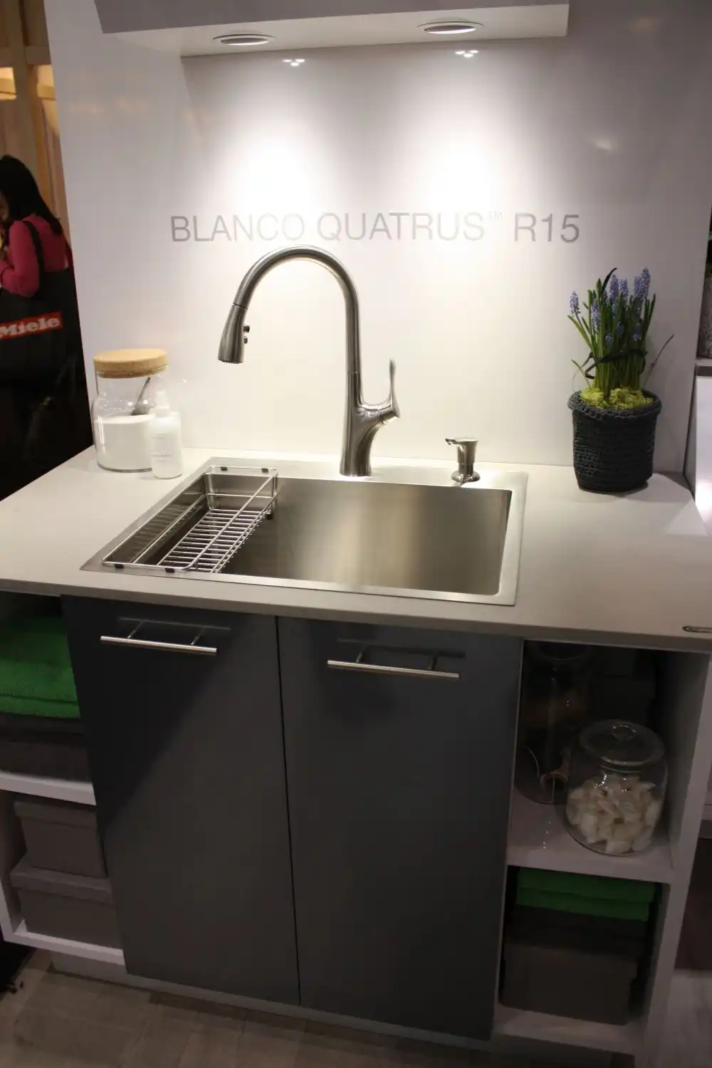 Large sink faucet