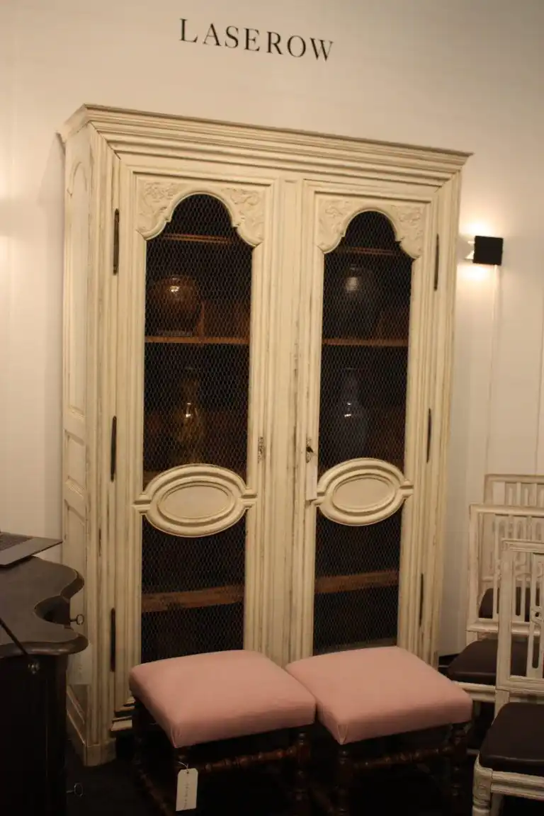 Laserow armoire distresed