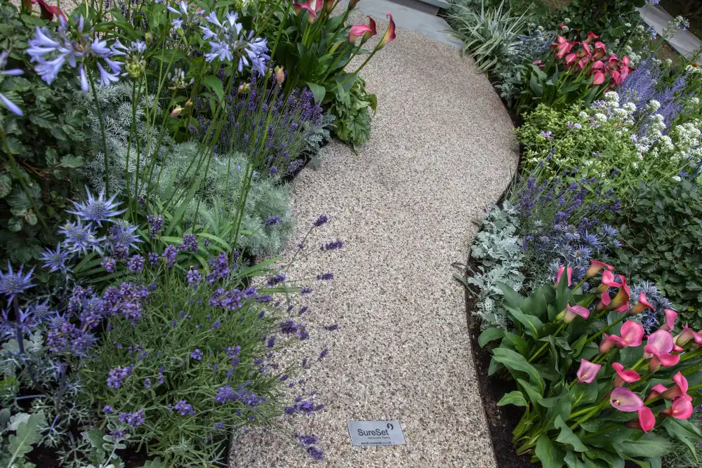 16 Lawn Edging Techniques Great For DIY Landscaping