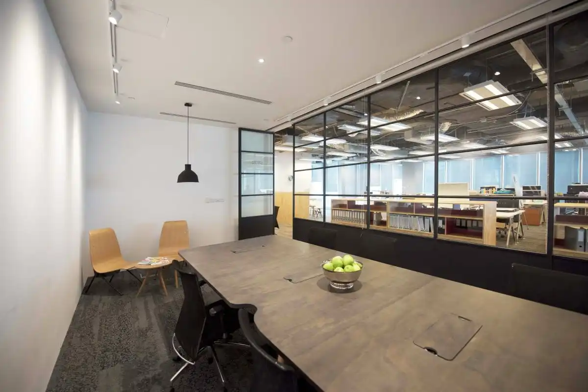 Leo Burnett HQ small meeting area