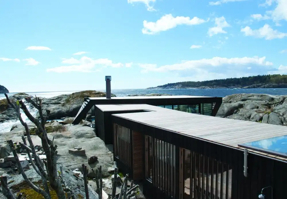 Lille Aroya Cabin by Lund Hagem roof