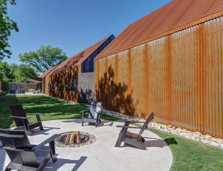 The siding, along with the rock fringe border for drainage, are easy-care choices.