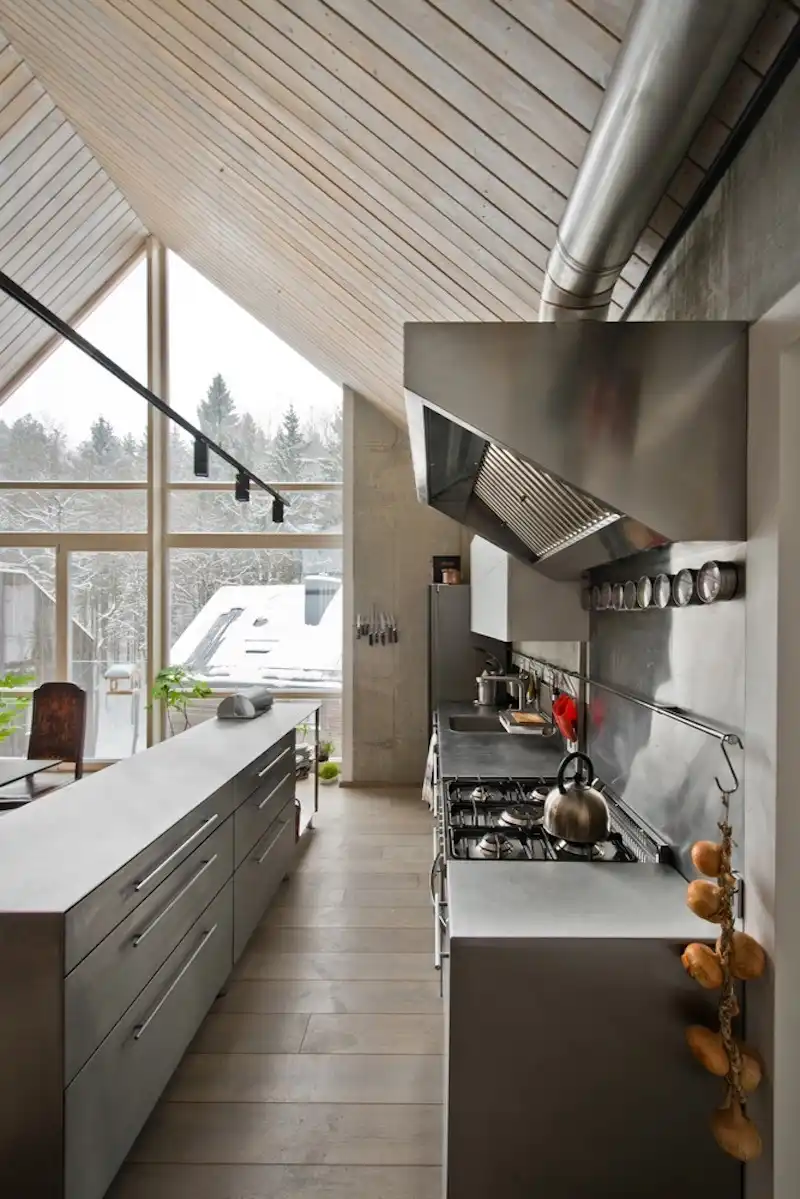 The kitchen also has an industrial hood which emphasizes the tendency for professionalism