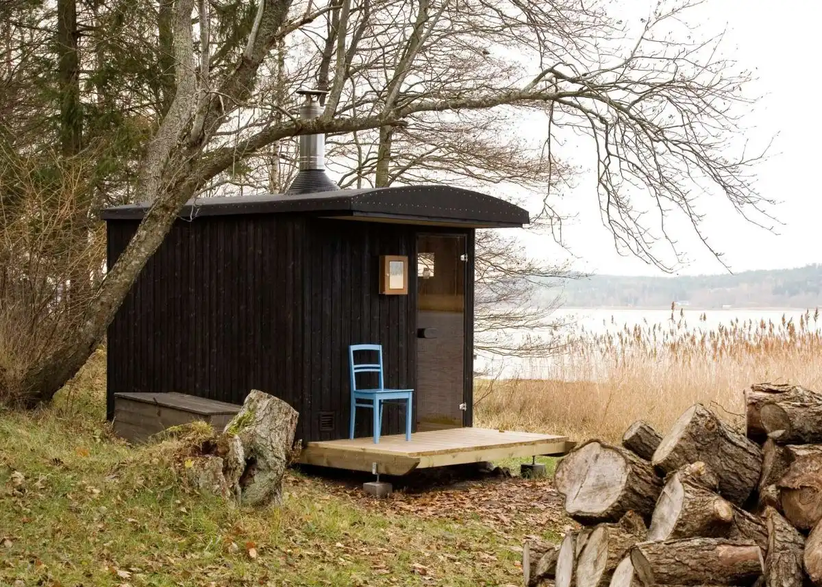 Little sauna design into the middle of forest view