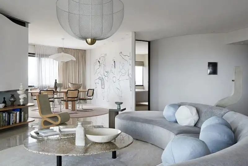 Living room Avian Apartment by Alicia Holgar