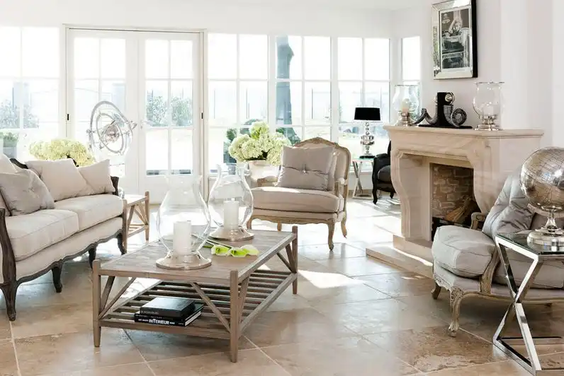 Living room with large porcelain tiles