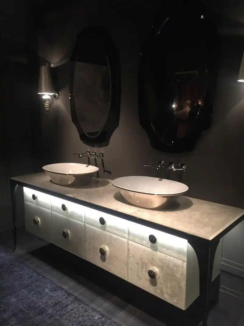 Luxury bathroom decor