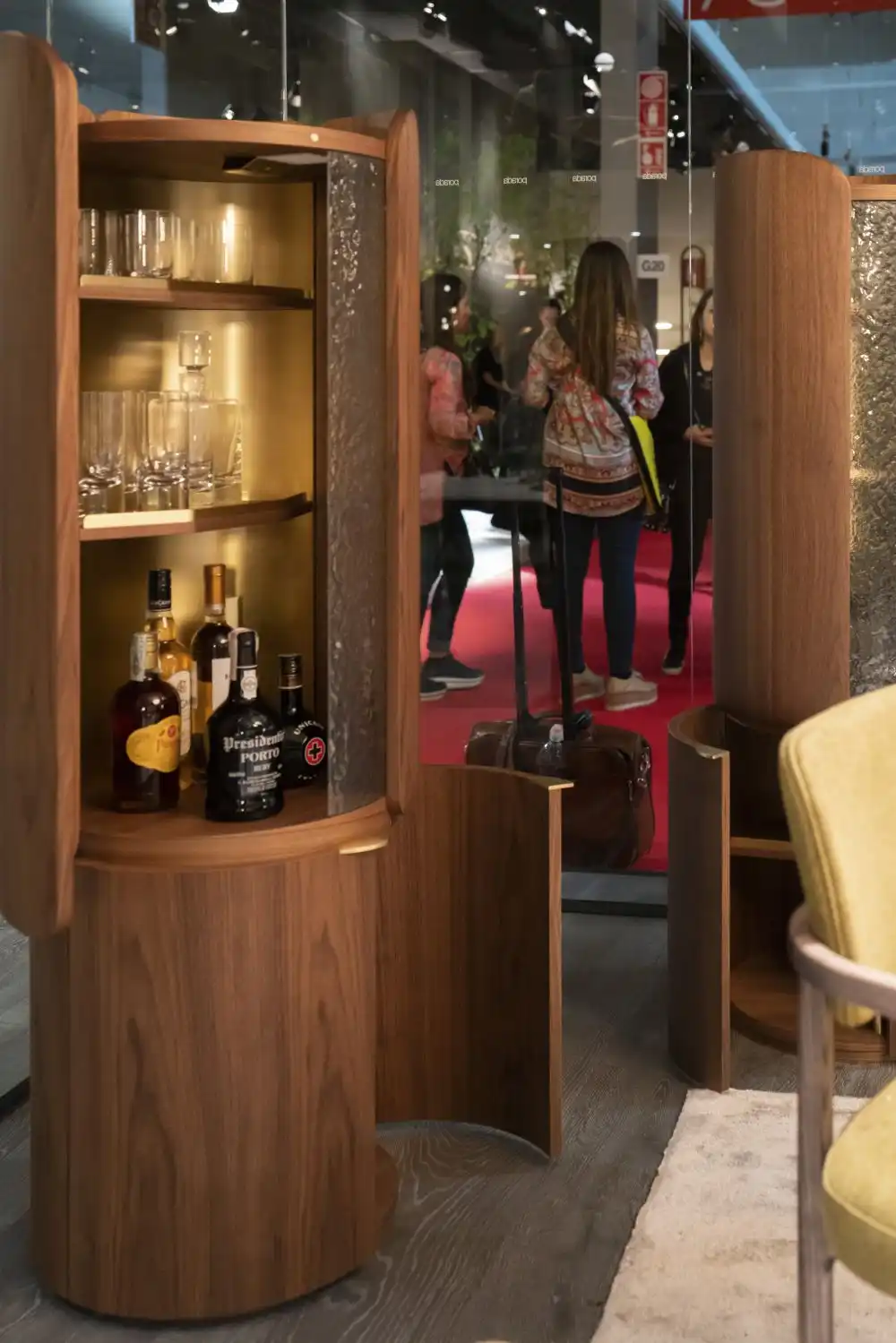 Mary freestanding porada bar