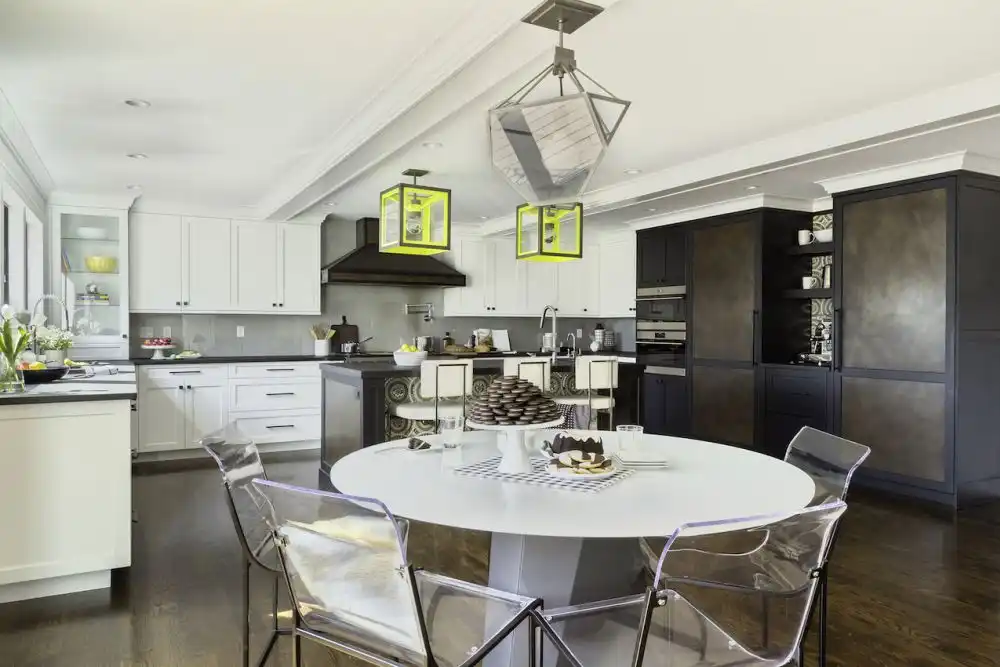 Round kitchen table and accent lights