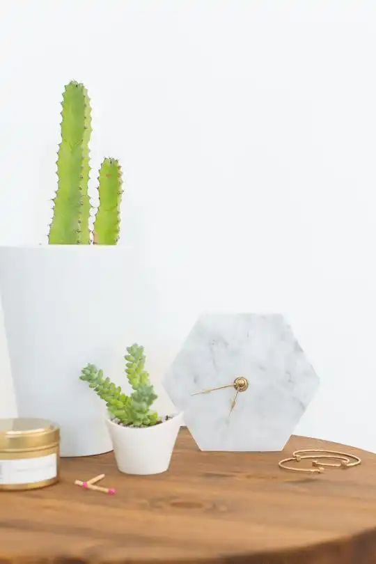 Mini hexagon marble clock